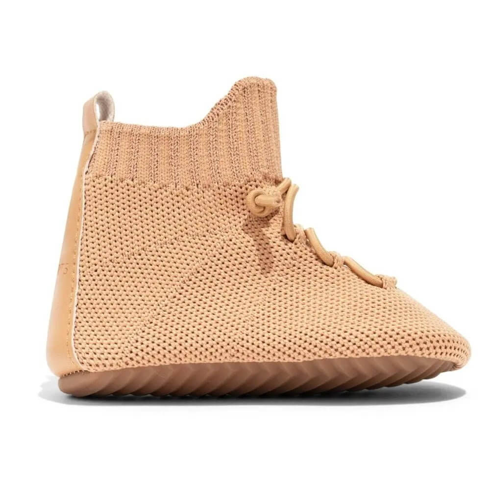 Barefoot infant boots for baby boys and girls, perfect as first shoes for new walkers.