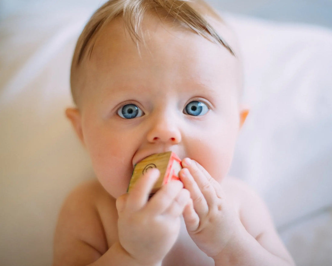 3 Best First Foods to Give a Baby - HARTS Bootees, best first foods to try, how to start giving baby new foods, how to test for allergies