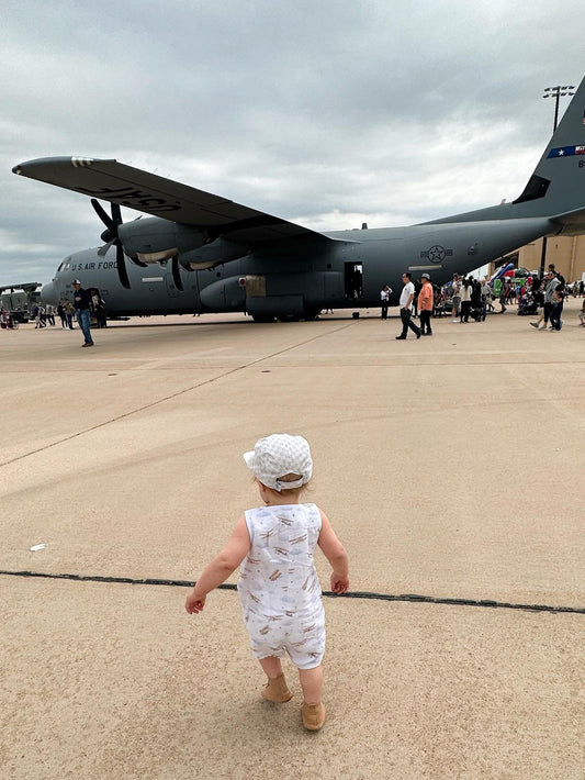 Travelling with toddler, tips for flying with kids, how to fly with baby