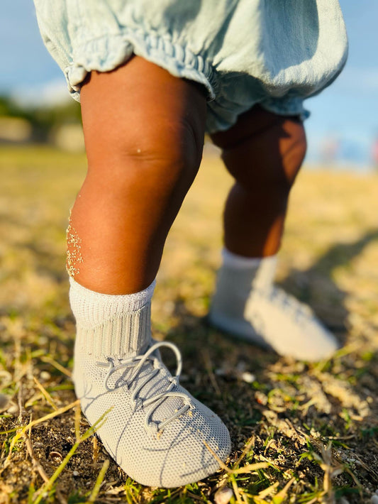 first shoes, how to help a baby walk, how to help  first steps, easy shoes for new walkres